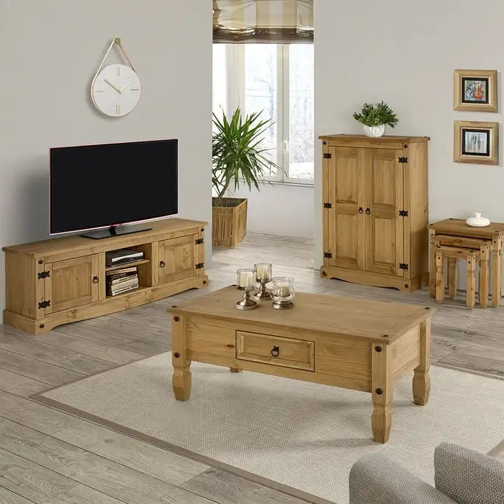 Meuble TV en bois massif au design classique