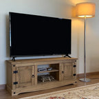 Meuble TV en bois massif au design classique